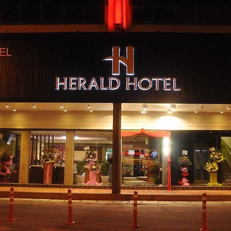 Herald Hotel ملقا المظهر الخارجي الصورة