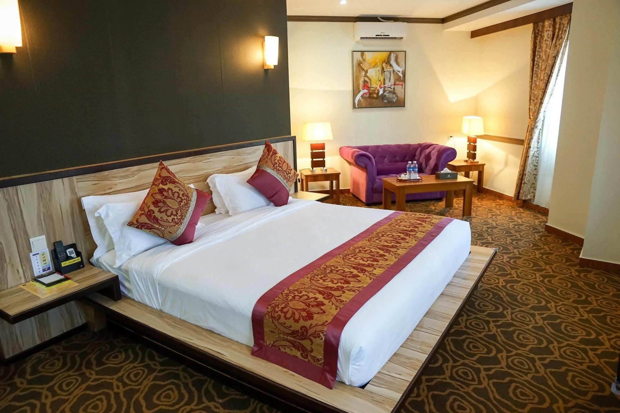 Herald Hotel ملقا المظهر الخارجي الصورة