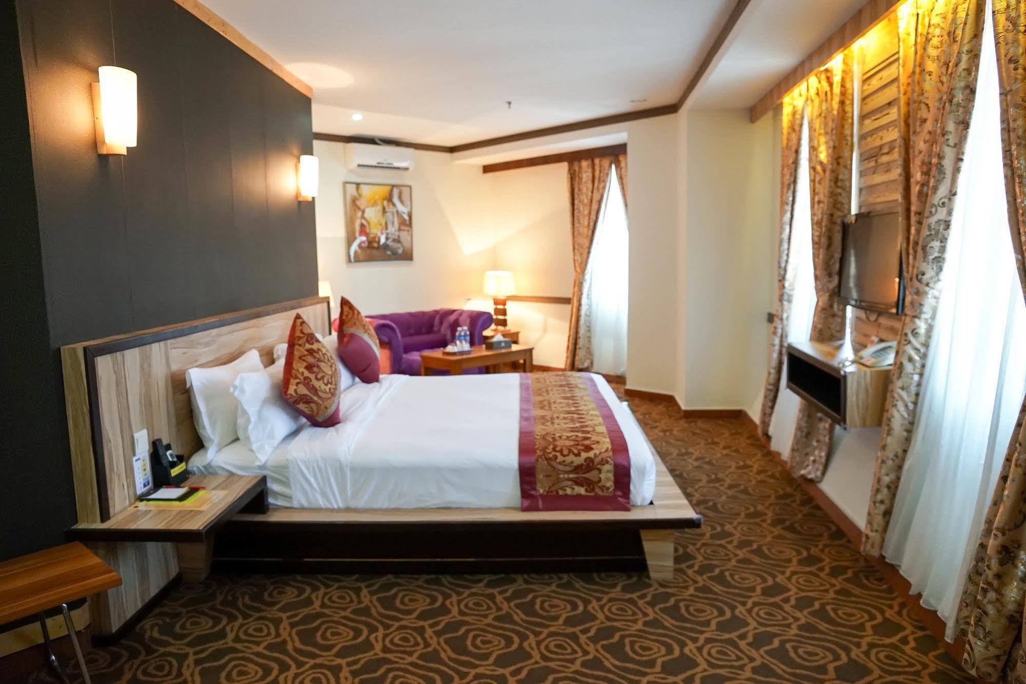 Herald Hotel ملقا المظهر الخارجي الصورة